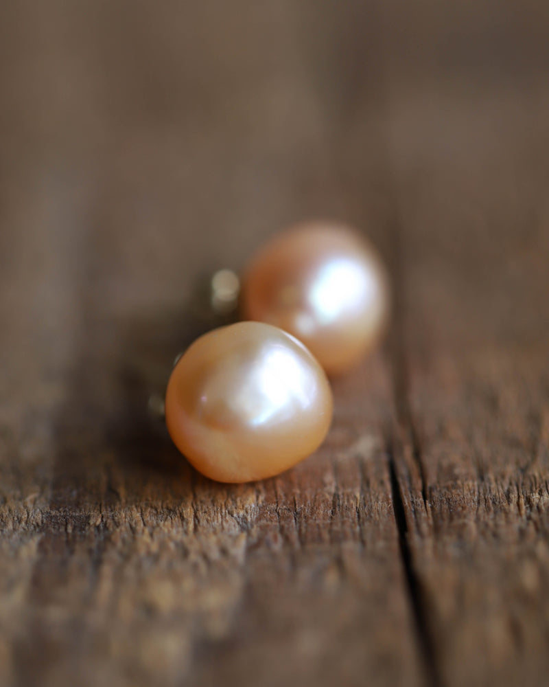 Pearl Studs, Pink