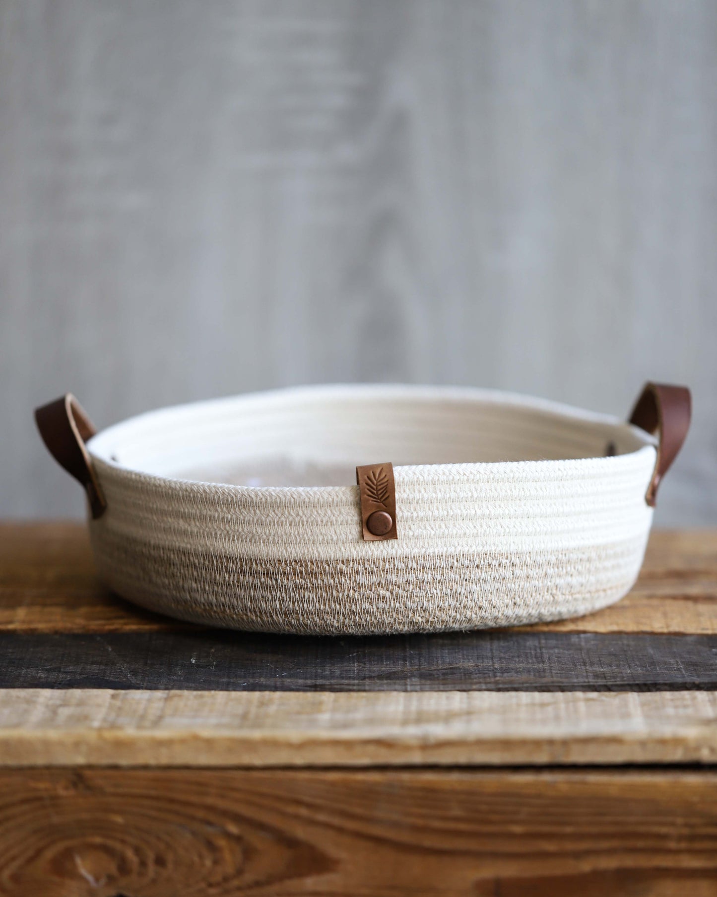 Shallow Rope Basket - White/Tan